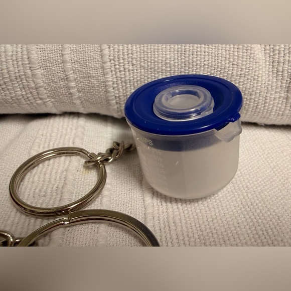 Tupperware Keychains (4) vintage - Picture 2 of 5